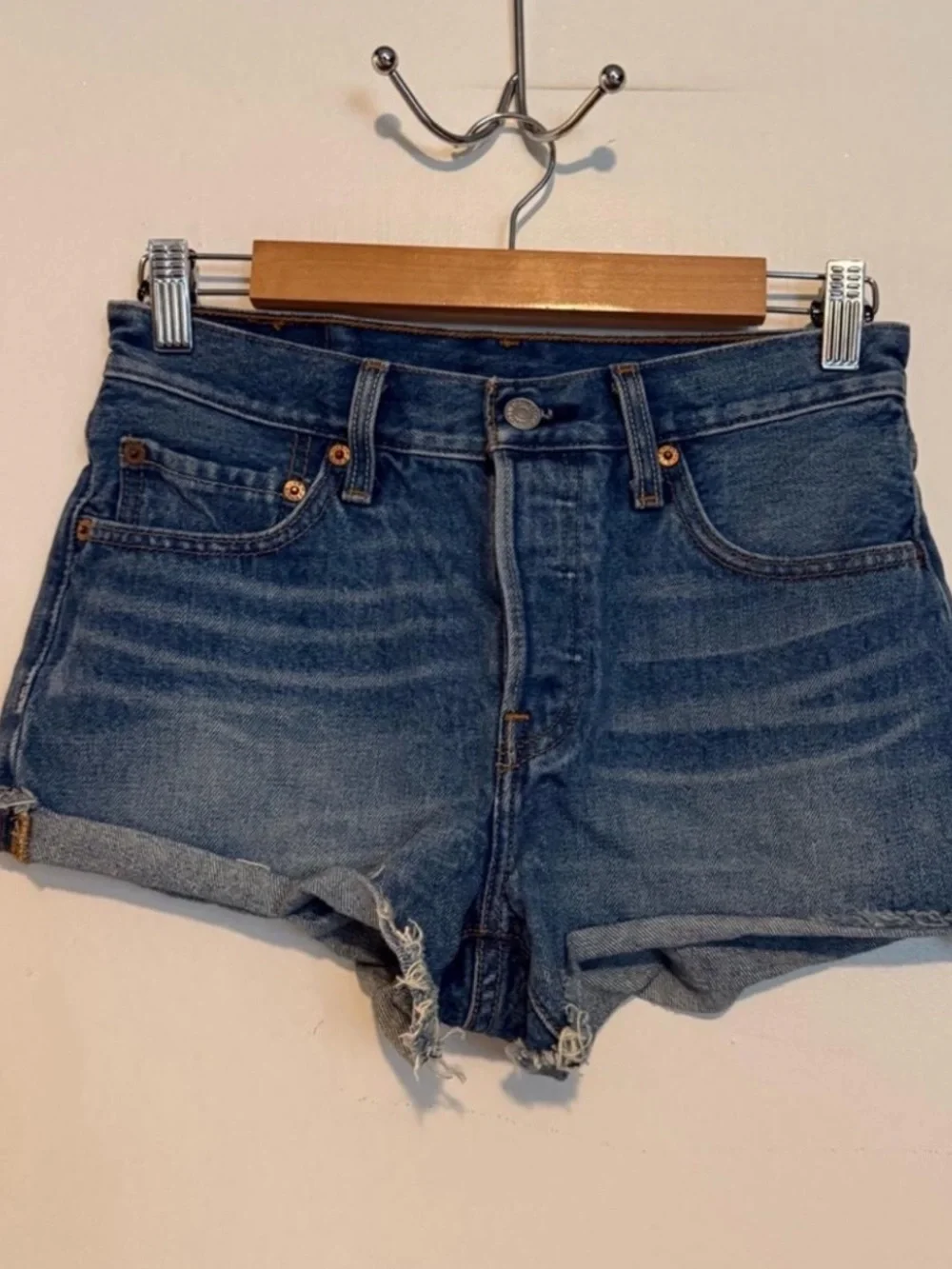 Levi’s Mid rise cuffed cut off button fly mid rise short jean shorts  size W24